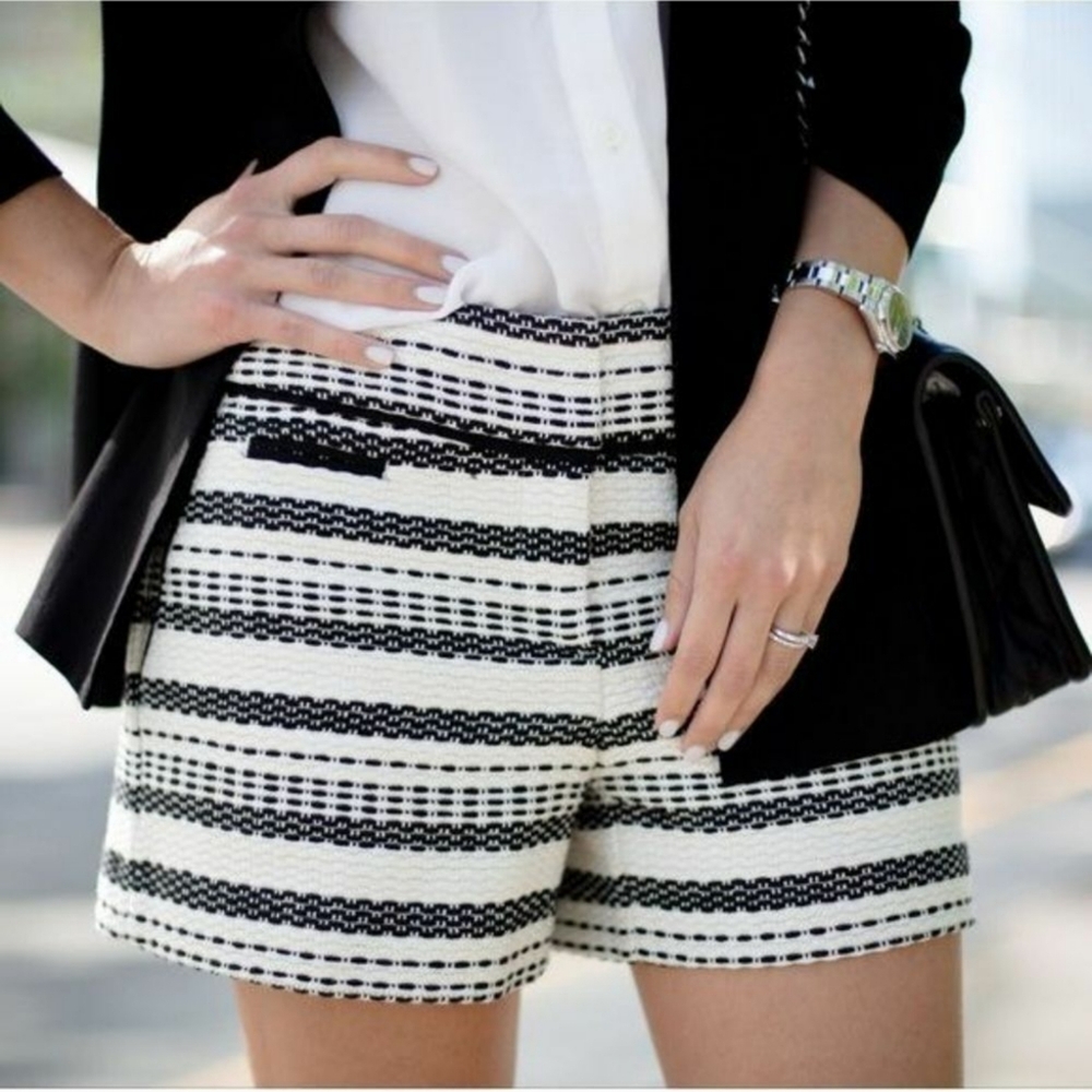 LOFT Black Ivory Woven Textured Stripe Riviera Shorts Size 4